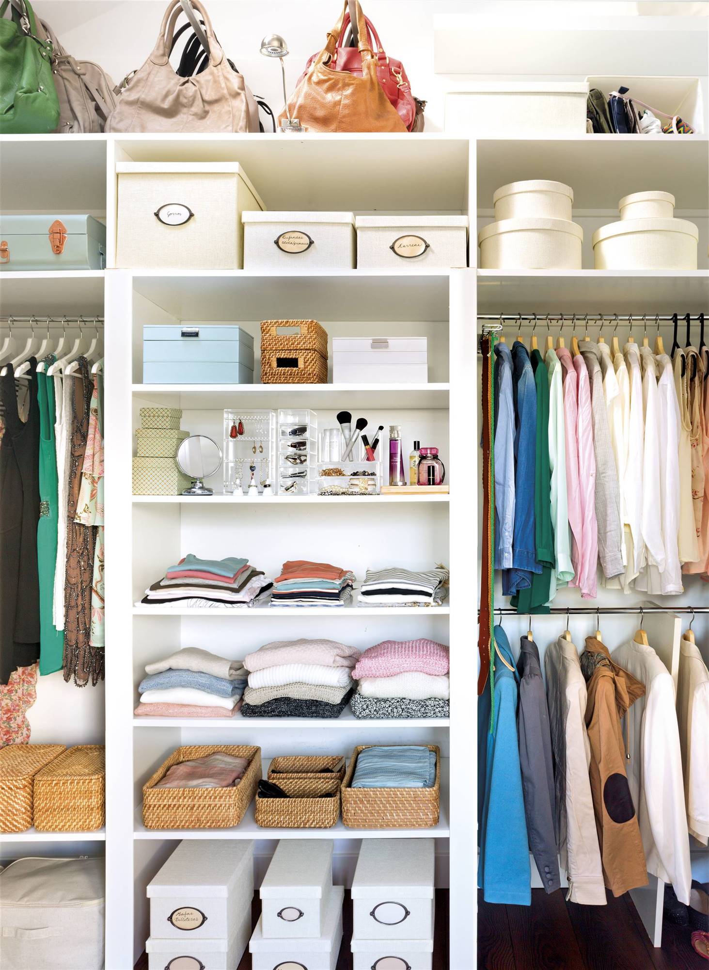 Mueble vestidor decorado