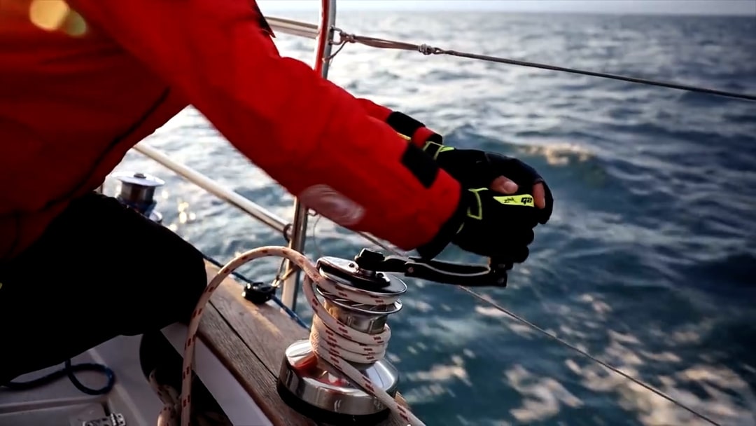 Flipper™ The only foldable winch handle to sail easily
