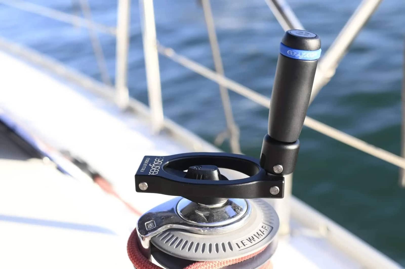 Flipper™ The only foldable winch handle to sail easily