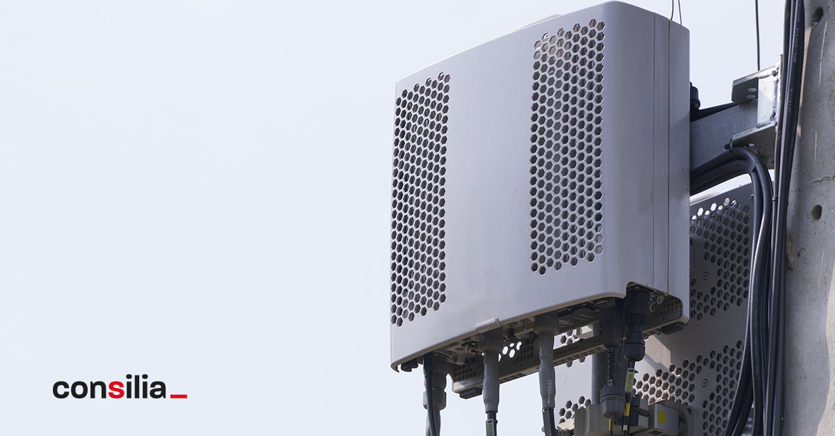 Unique oscillators and power efficiency of the TETRA base station