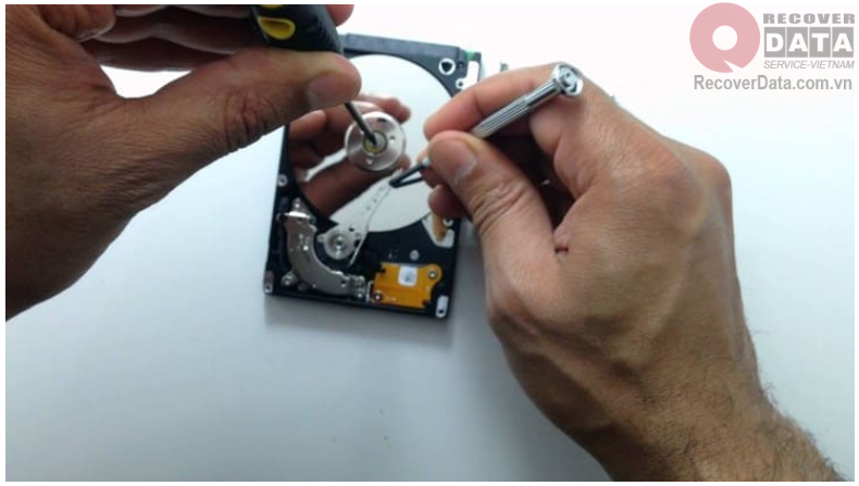 cac meo giup ban cuu du lieu o cung hong 1