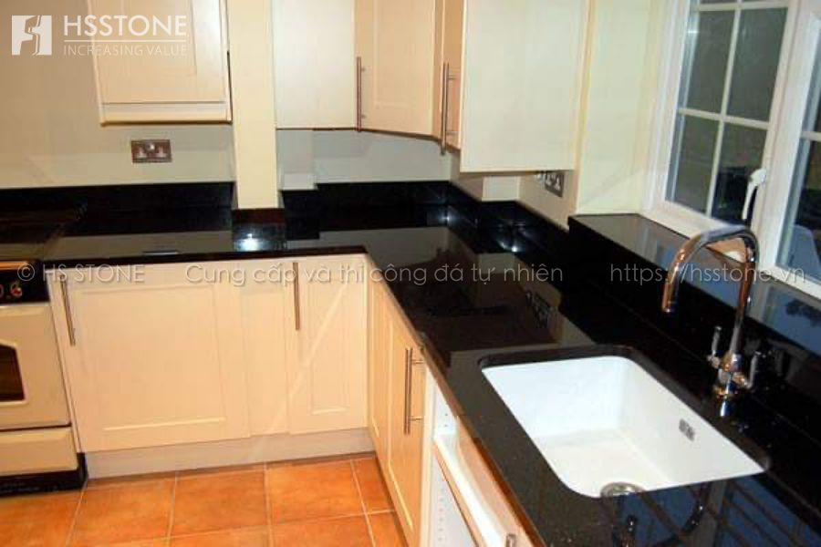 dá ốp bếp màu đen