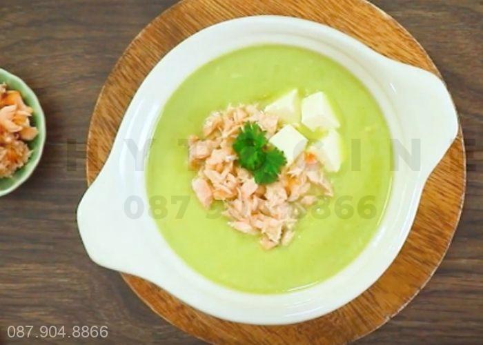 Bé bị ho nên ăn cháo gì? Cháo cá hồi rau ngót