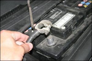 how to disconnect a car battery