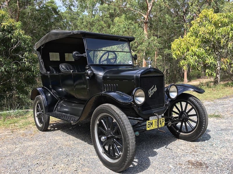 1280px-1925_Ford_Model_T_touring