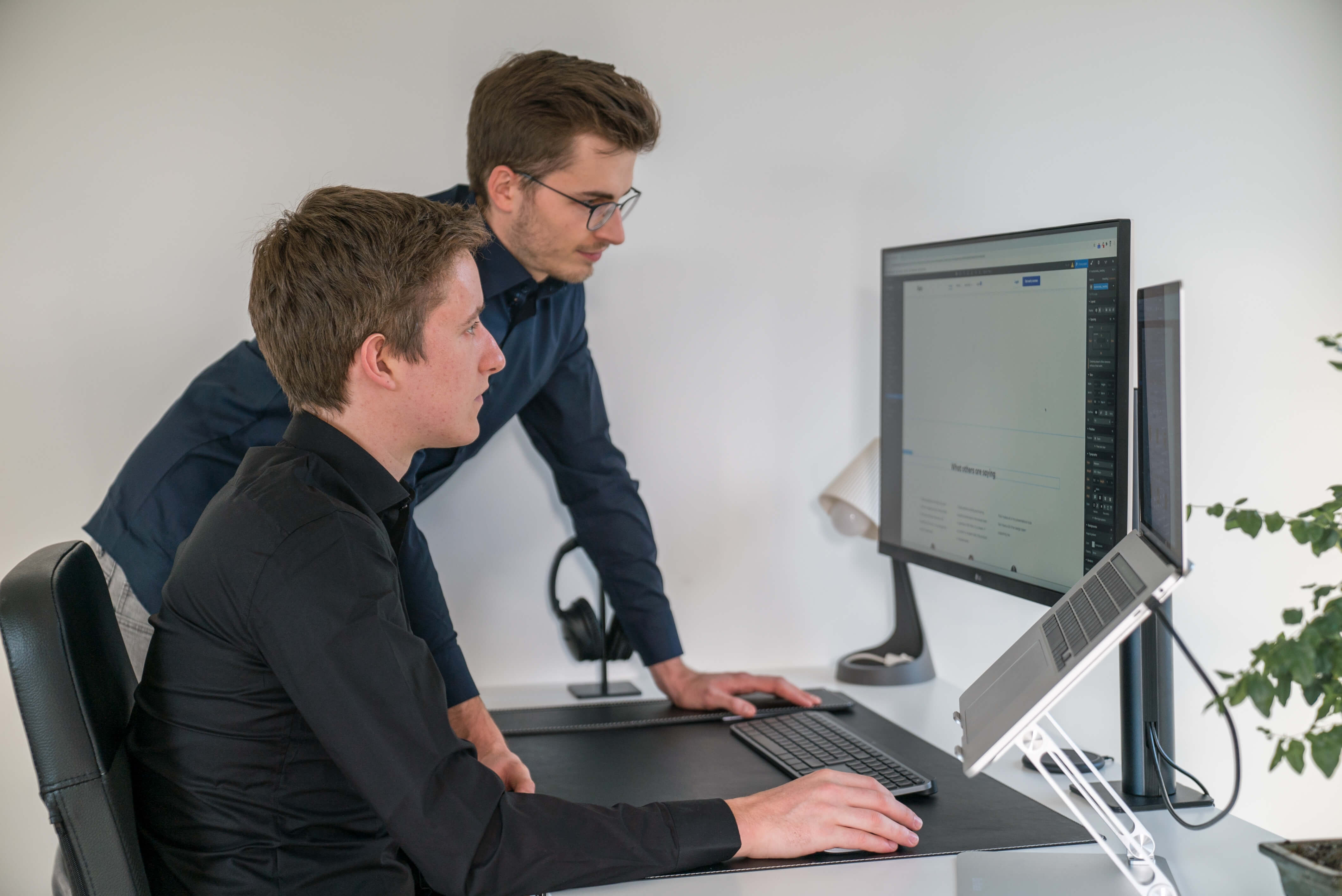 webdesigner-bei-der-arbeit