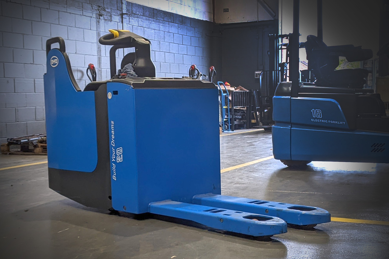 Electric Forklifts Northern Ireland BYD Lithium Ion Electric Chariot