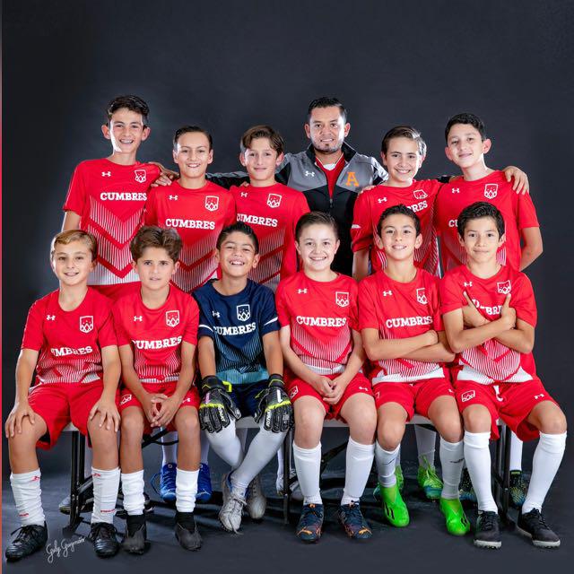 Equipo de fútbol alumnos de primaria Colegio Cumbres Aguascalientes