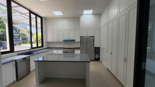 Built in kitchen furniture and cabinets