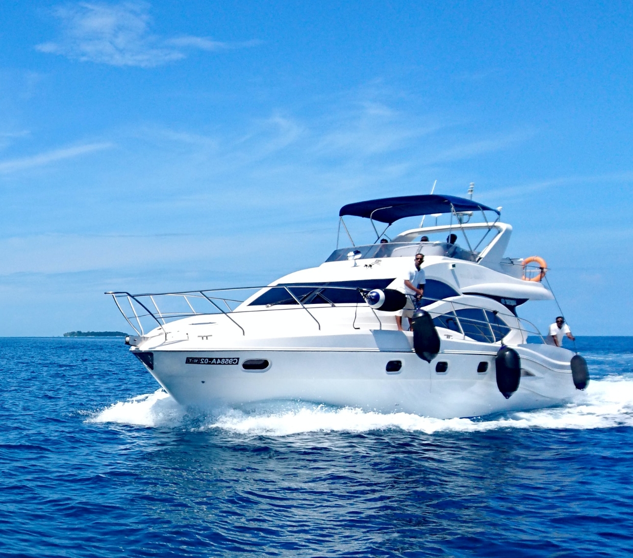 Large cruiser boat