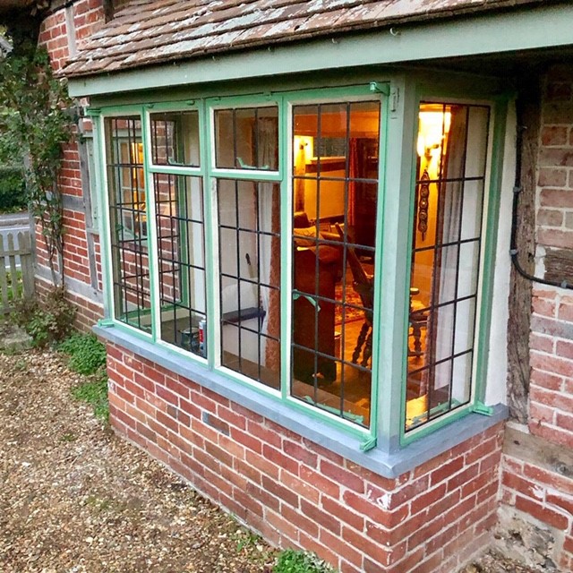 Restoring Metal Window Frames & Leaded Windows in FordingbridgeManor