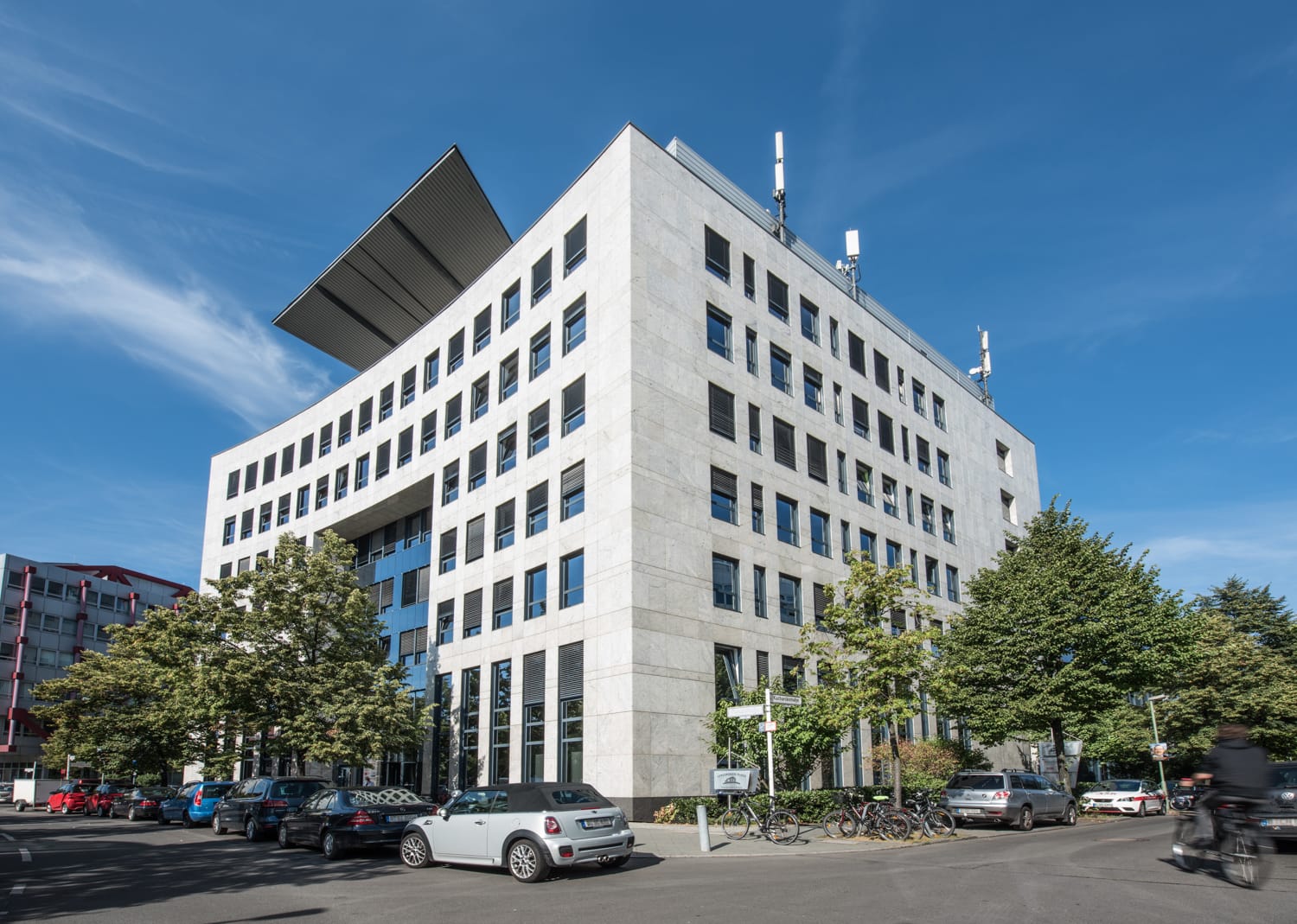 Magitu office center building