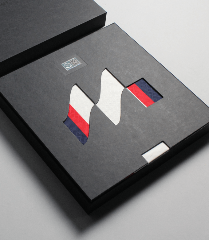 a Momento shipping box