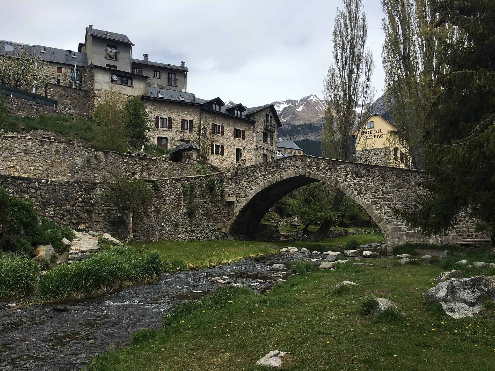 estación de carga para vehículo eléctrico en Sallent de Gállego, Pirineo de Huesca