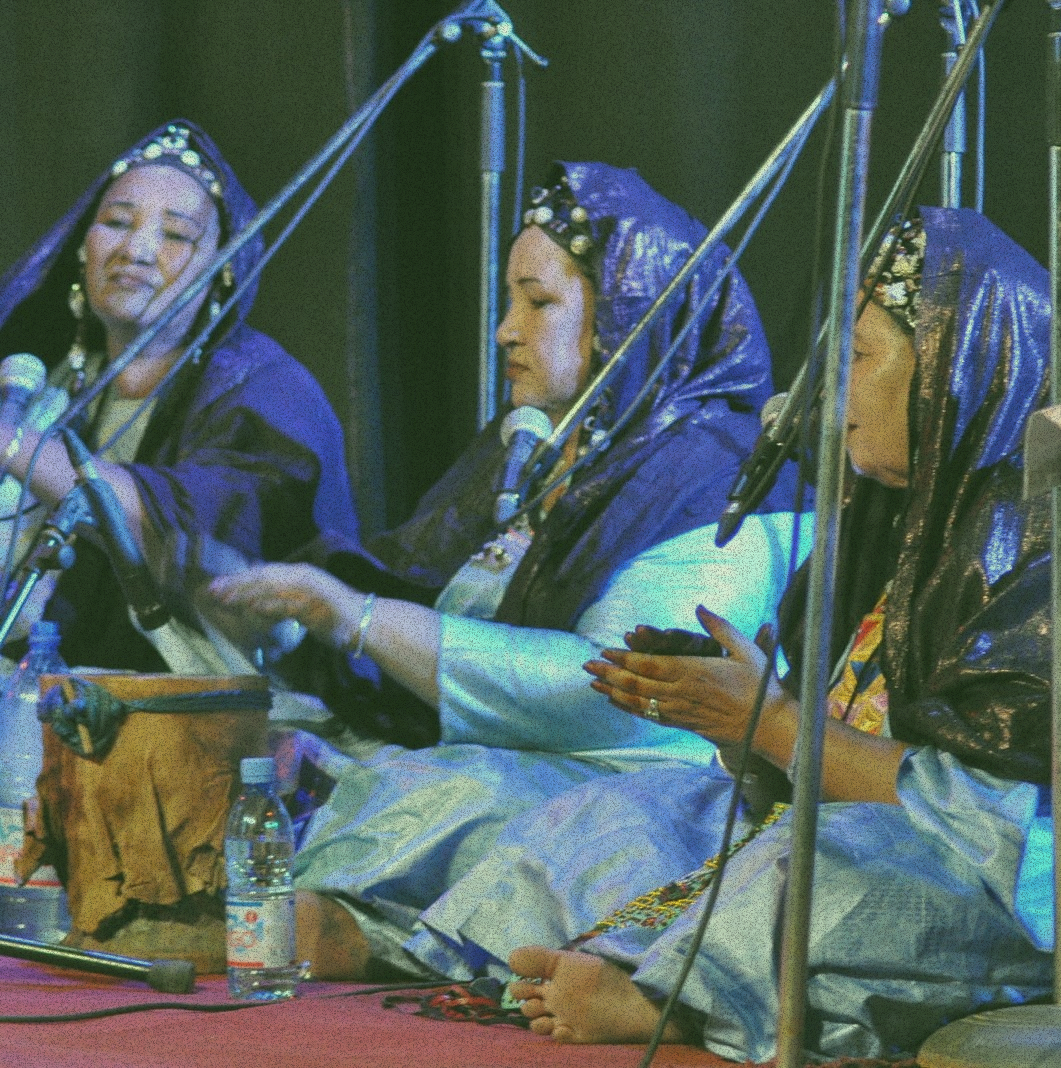 tuareg women playing music
