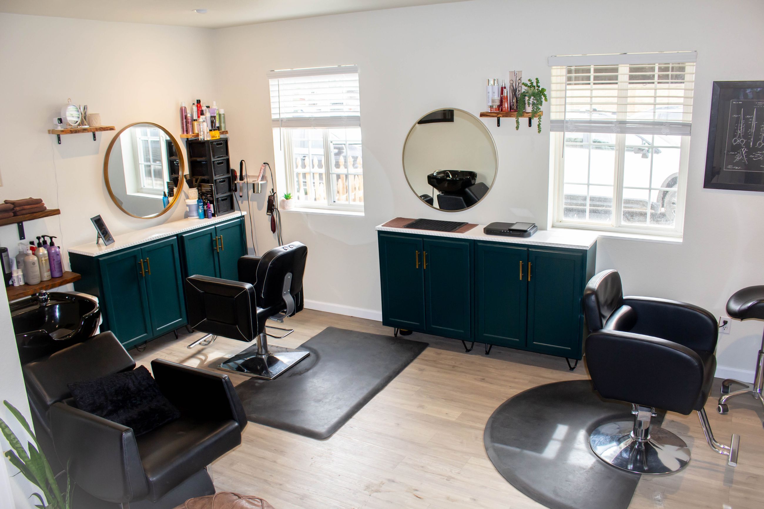 Salon West