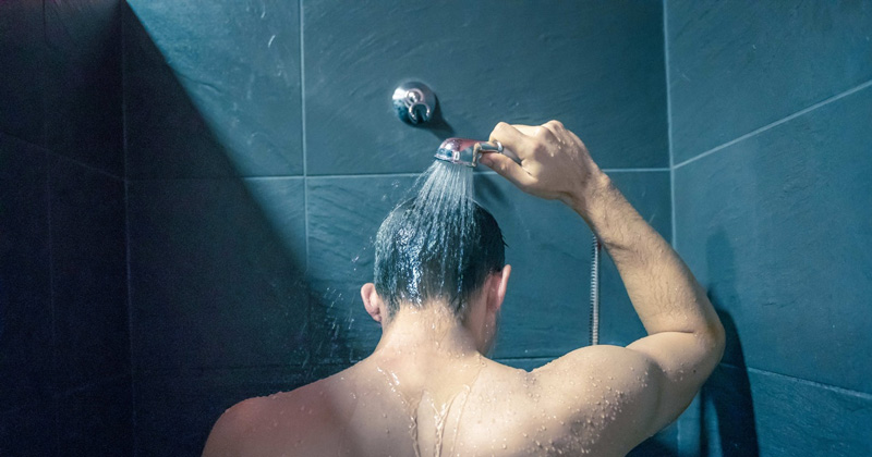 Giáo sư đại học tử vong sau khi tắm: Bác sĩ cảnh báo 6 việc nguy hiểm tuyệt đối không làm khi vừa tập thể dục xong - 1