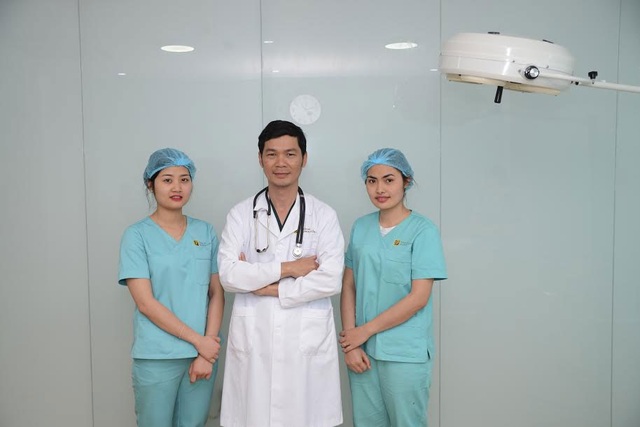 Với tôi khách hàng là bạn tâm giao, tri kỷ, những người làm việc cùng tôi từ y tá cho đến lễ tân tất cả đều là người nhà. Có họ thì tôi mới có được thành công, mới có thể vững vàng làm đẹp cho mọi người. Không một bác sĩ nào mà không cần ekip đồng hành.” Bác sĩ Tươi chia sẻ.