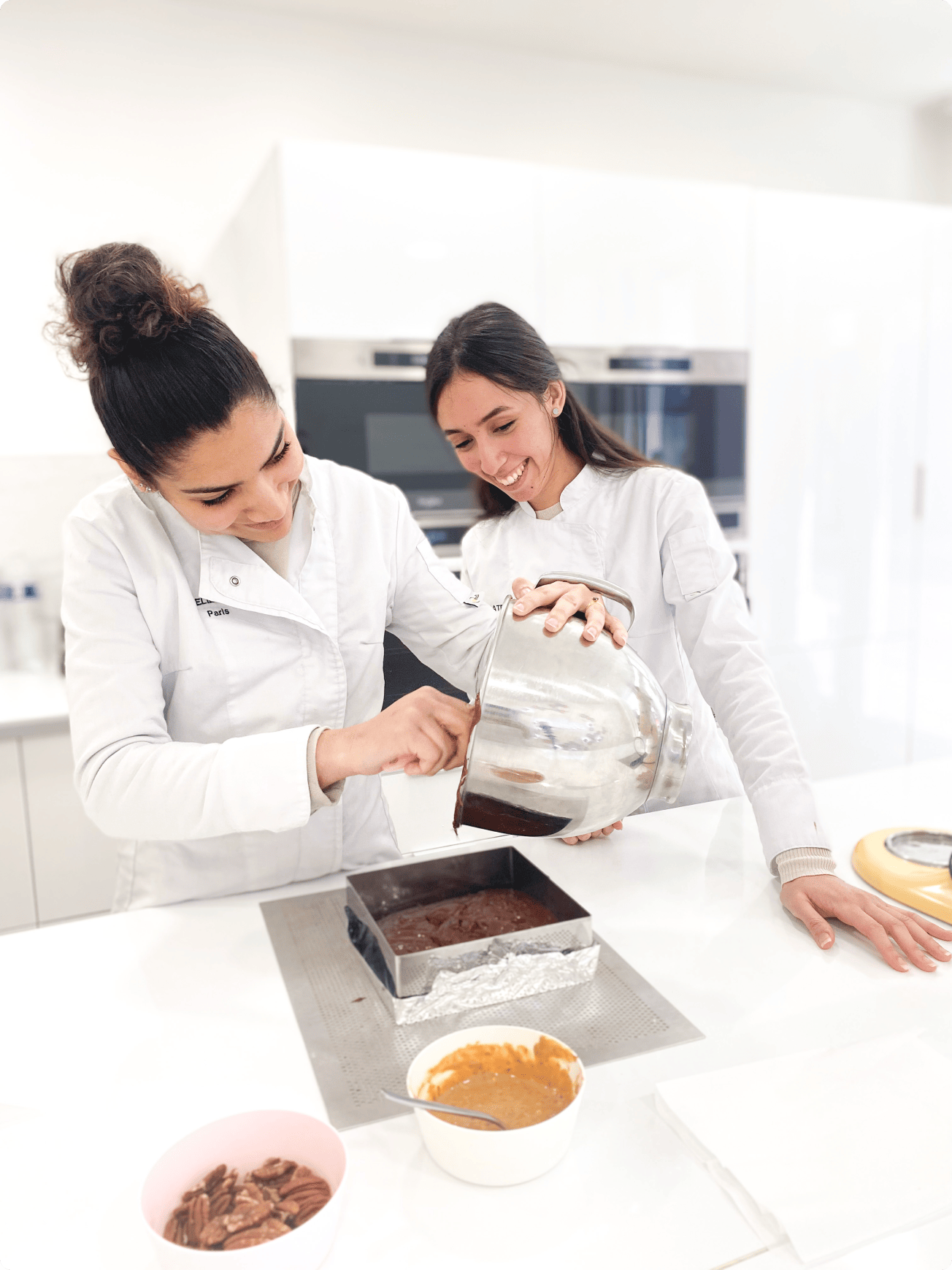 2 élèves en formation CAP pâtisserie avec Atelier PG