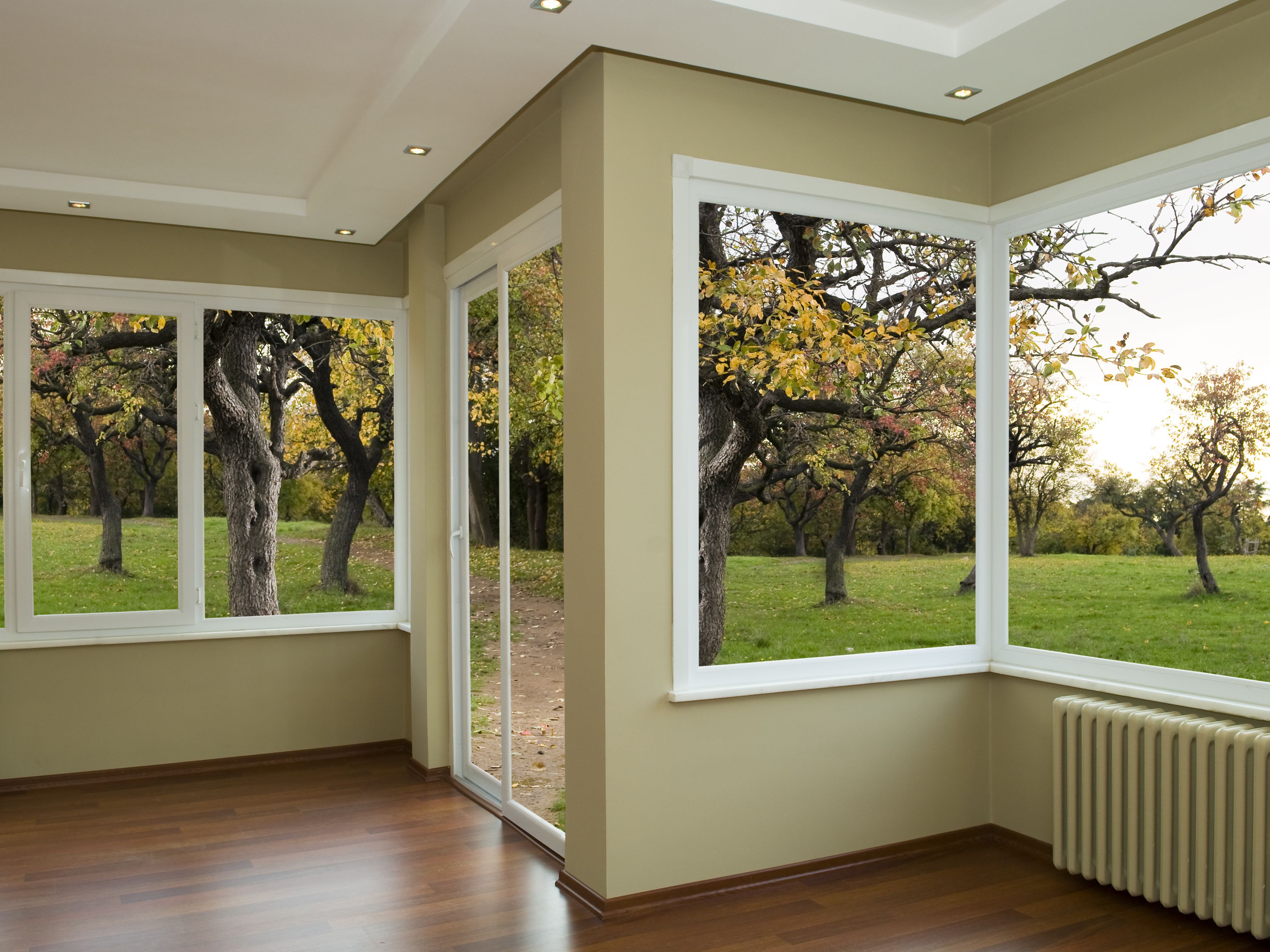 Vinyl vs. Wood Windows: Compare and Contrast
