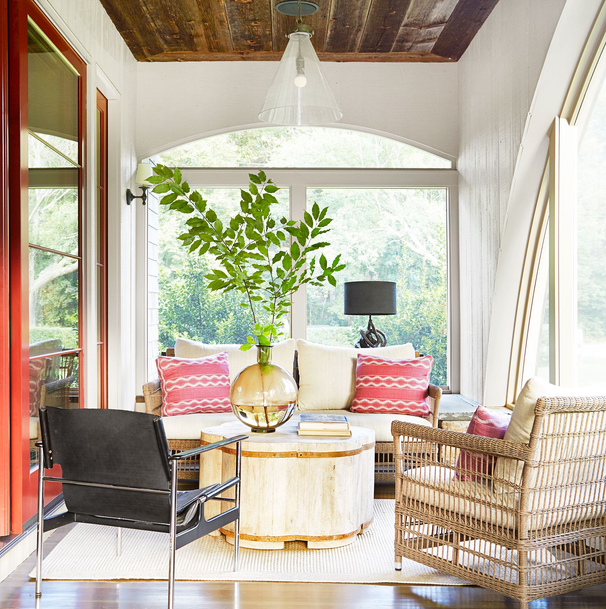 31 Pretty Sunroom Ideas - Chic Designs & Decor for Screened In Porches