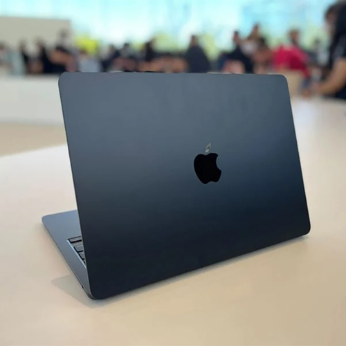 Giá Macbook Air M2 khi về Việt Nam