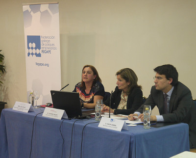 “Las personas trabajando a gusto damos lo mejor” 1 Lola Calvo (Visual Trans), Elisenda Valero (Resonsable Territorial de Ergarsat) y David Sobral (Fegape)