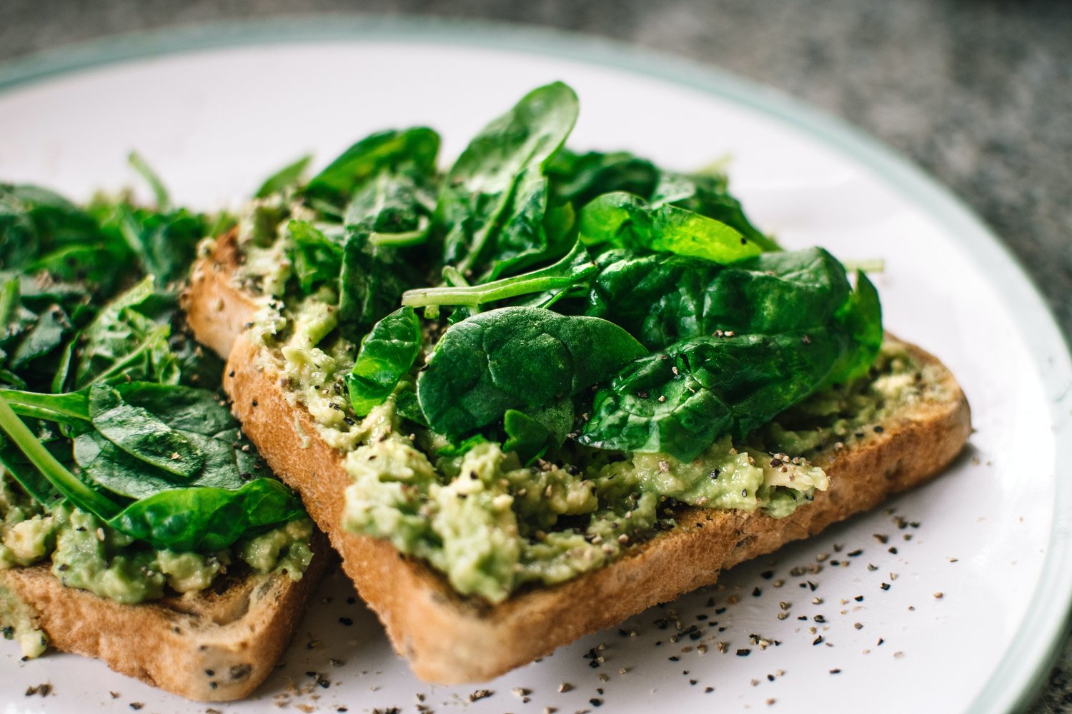 You can have spinach and avocado toast on the vegan diet.