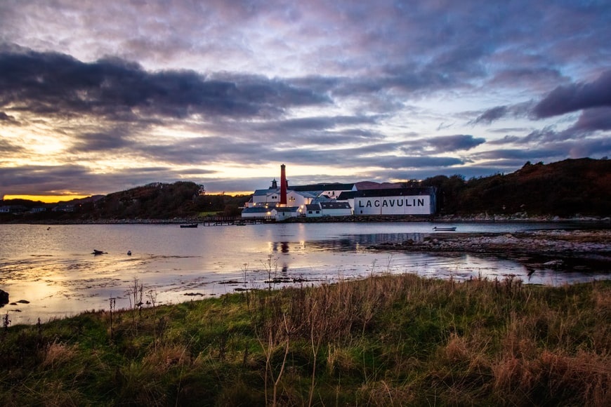 62c6b3f2b9a8aa24e33dd0d1 lagavulin%20distillery