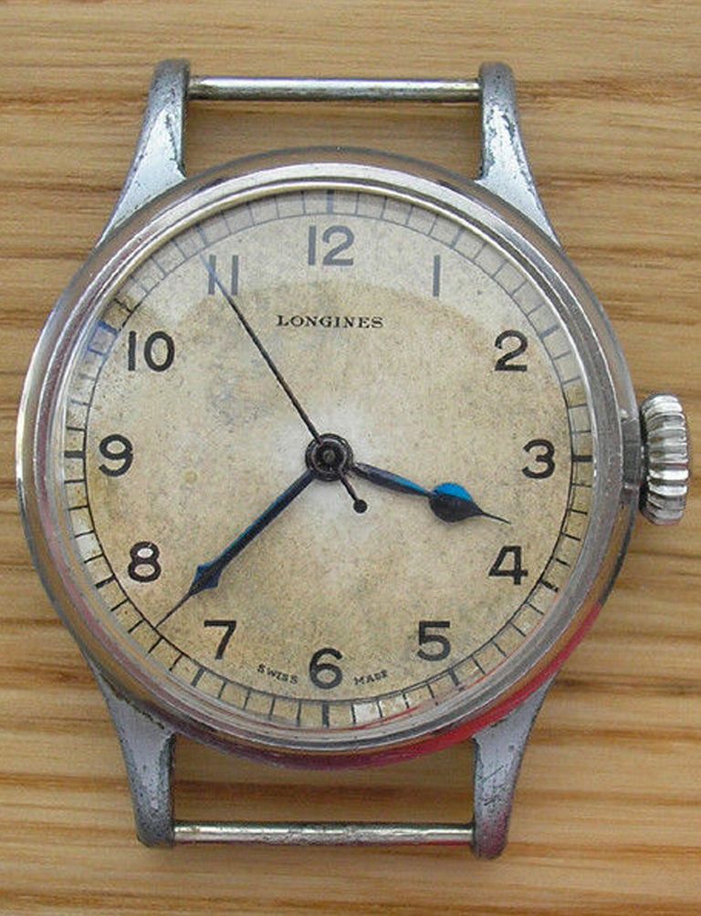 62c6b3f2b9a8aa715b3dd0c0 6B 159 Navigator Watch gear patrol