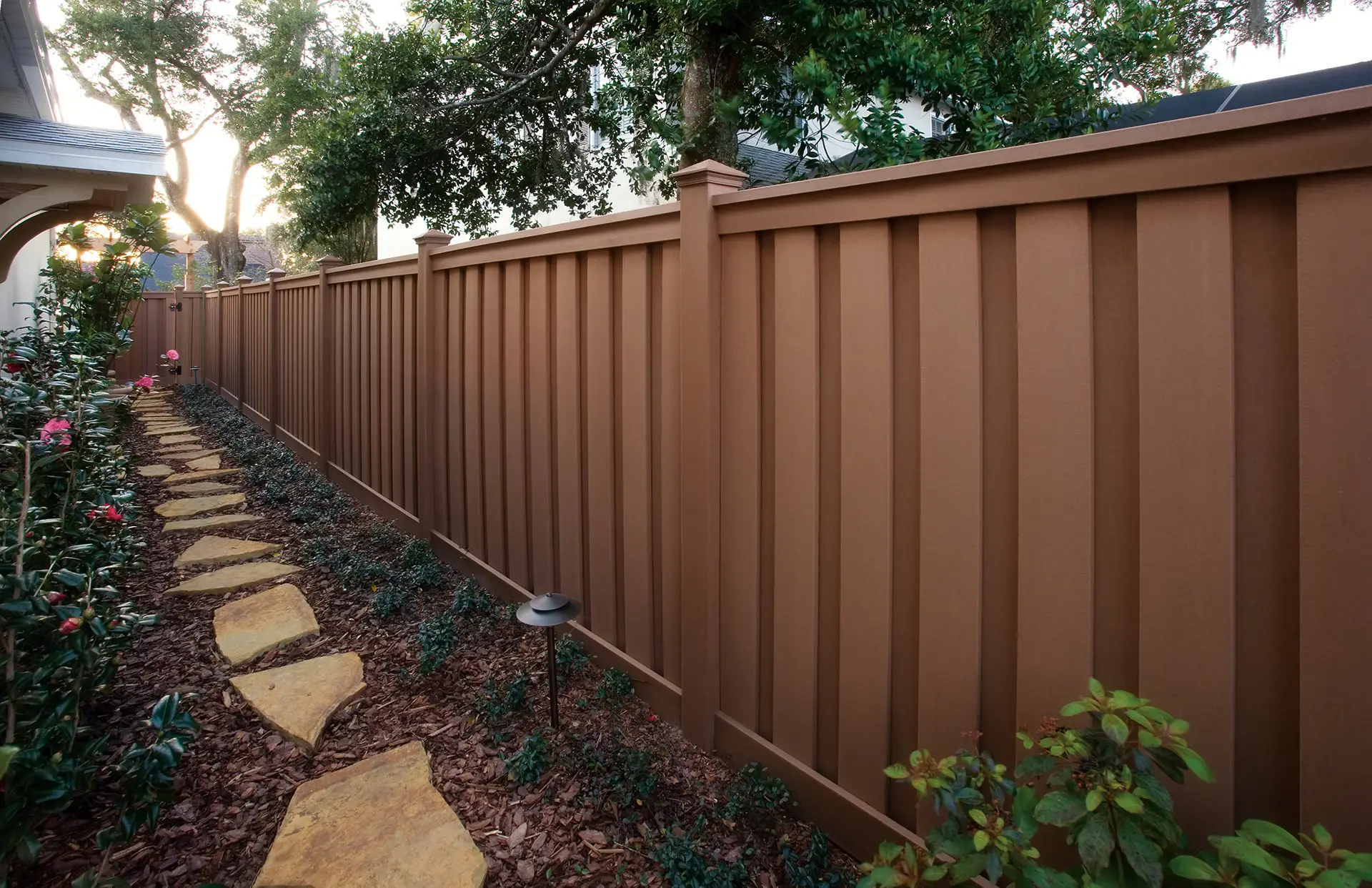 7 Compelling Reasons to Choose a Composite Fence Over Wood