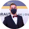 Wedding king award Teilnehmer ist glücklich, dass er gewonnen hat