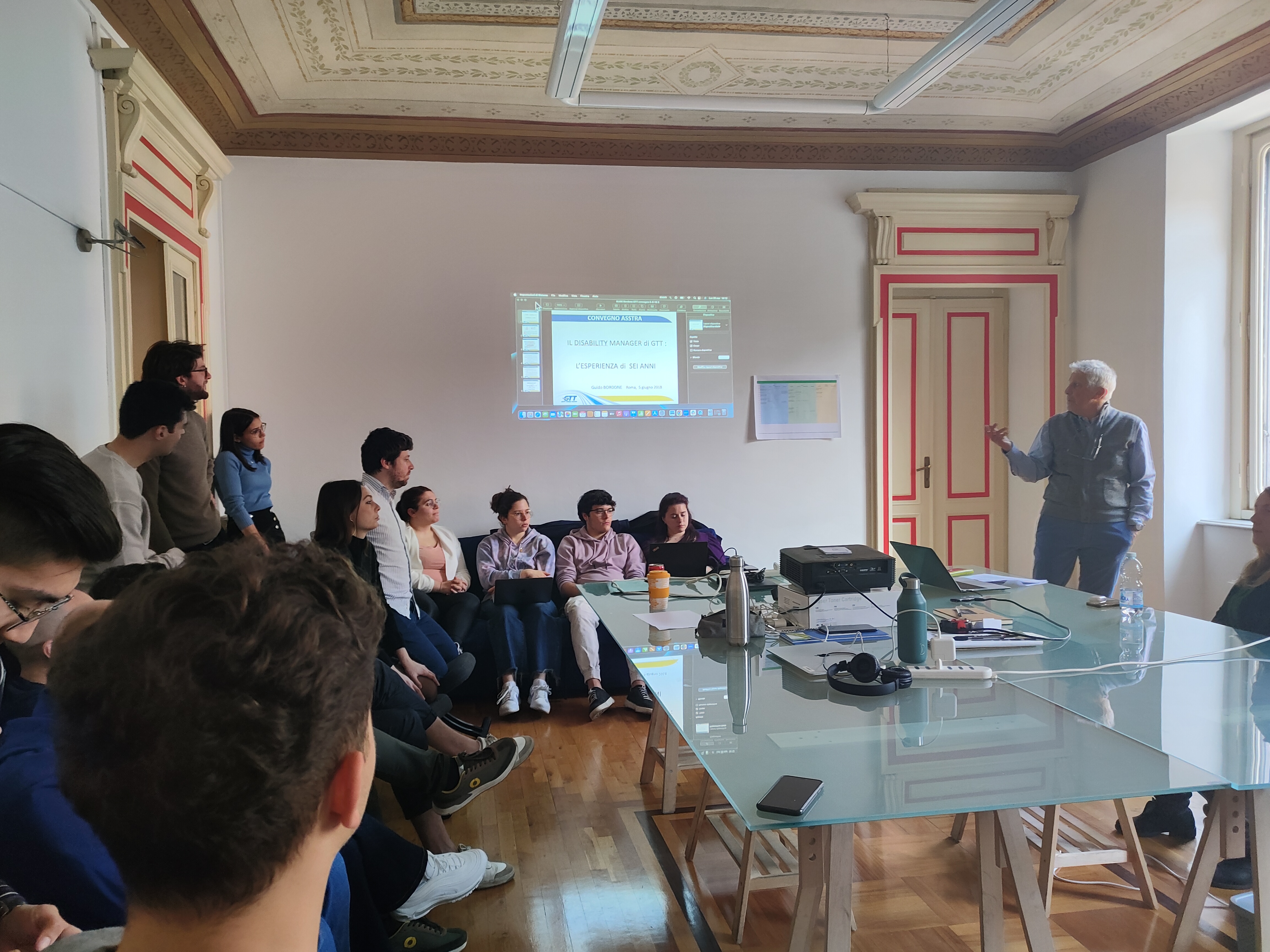 La vision aziendale con il team di AccessiWay che assiste alla presentazione di Guido Bordone, ex Disability Manager GTT.