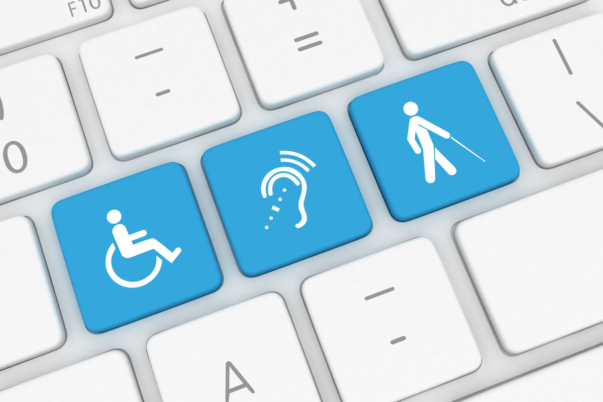 una tastiera con i bottoni blue che mostrano diversi tipi di accessibilità