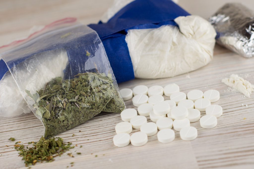 cómo conseguir que se retiren los cargos por posesión de drogas