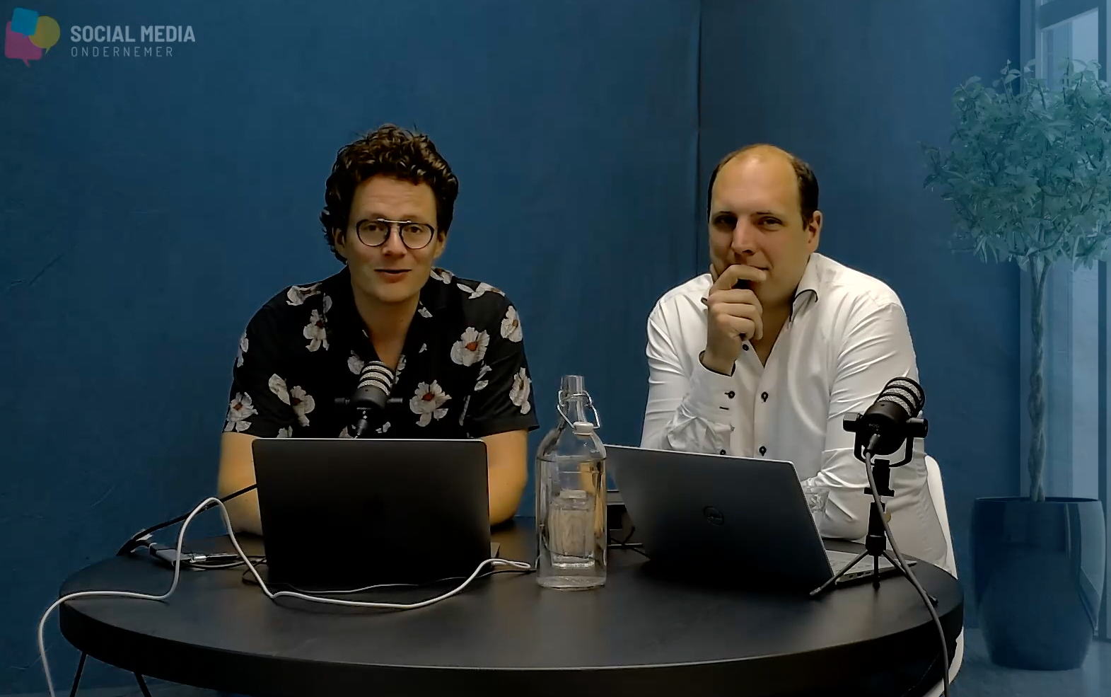 Koen (Social Media Ondernemer) en Patrick (Mailcampaigns) in de studio tijdens het live webinar