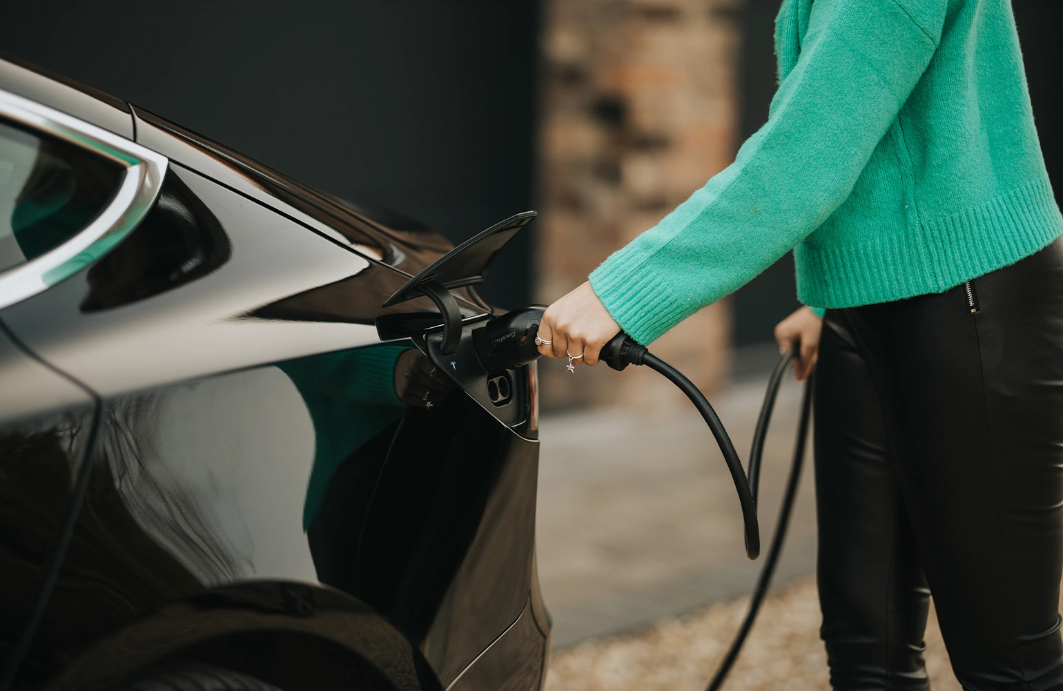 Slimme Zappi laadpaal thuis icm. Tesla model X
