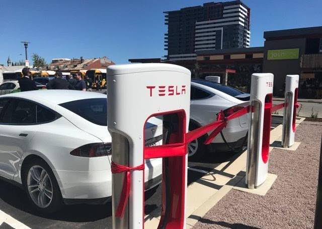 Tesla charging stations to link Adelaide with world's largest battery | RenewEconomy