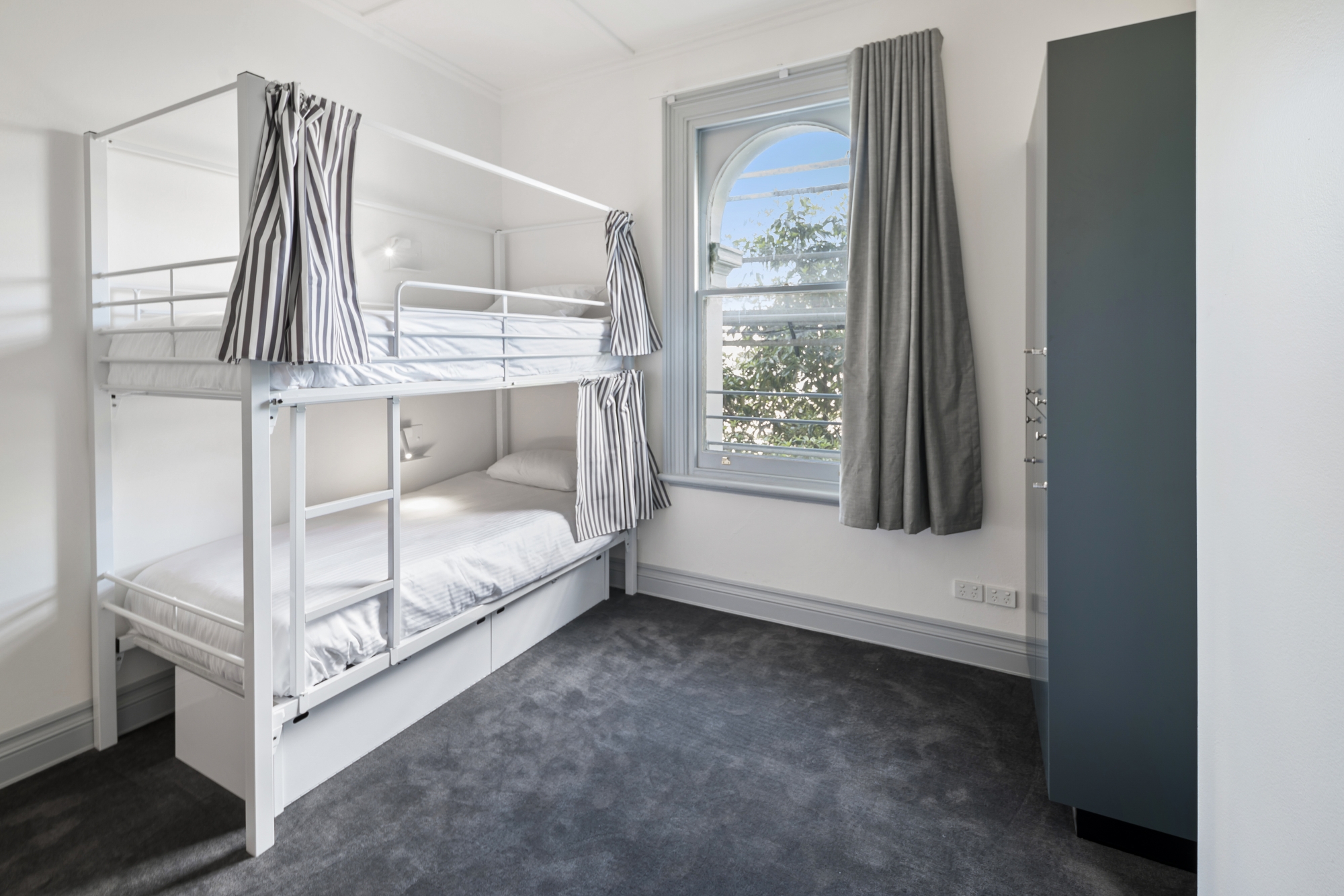 4 Bed Mixed Dorm The Pacific House Hostel Woolloomooloo, Sydney