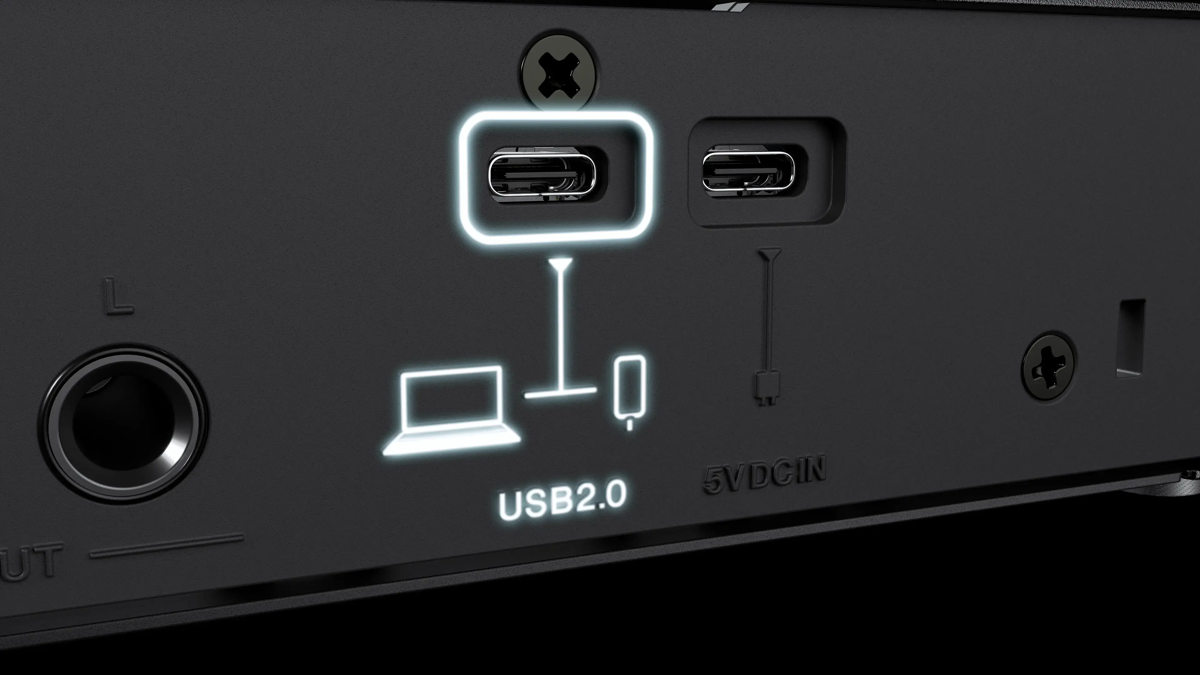 Close-up USB 2.0 port of the Steinberg IXO