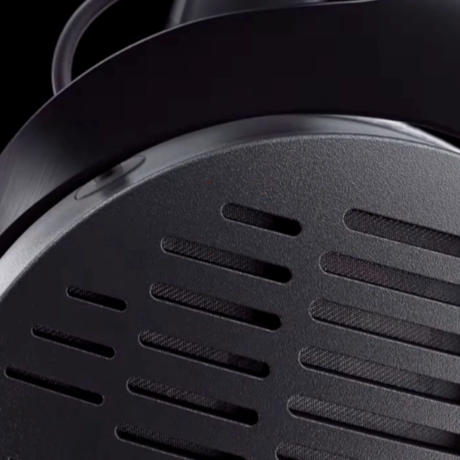 beyerdynamic DT900 Kopfhörer auf dunklem Hintergrund