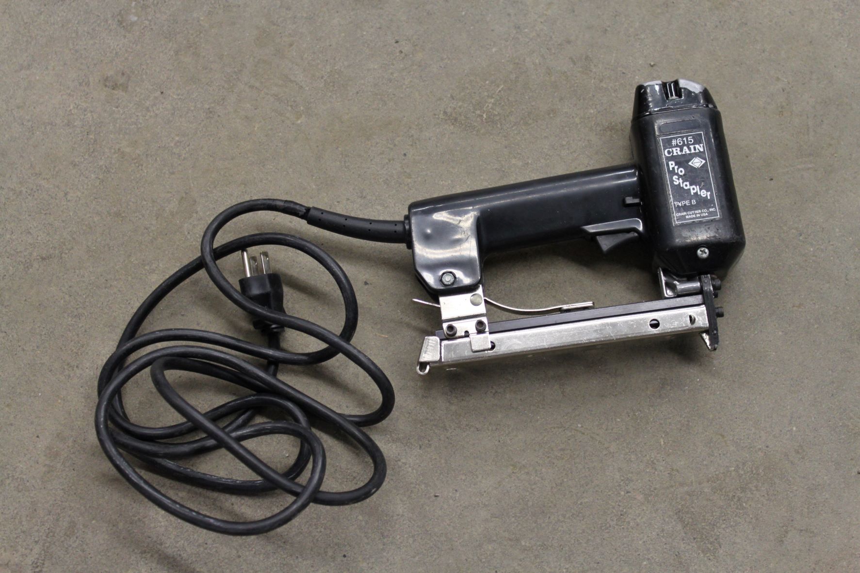 Staple Gun Electric for Carpet Riverside Rentals Windsor Essex County