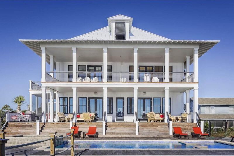Airbnb host fees what percentage does airbnb take 