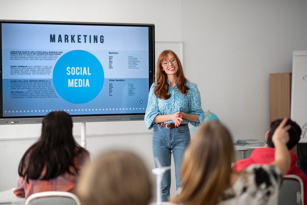 woman teaching social media marketing