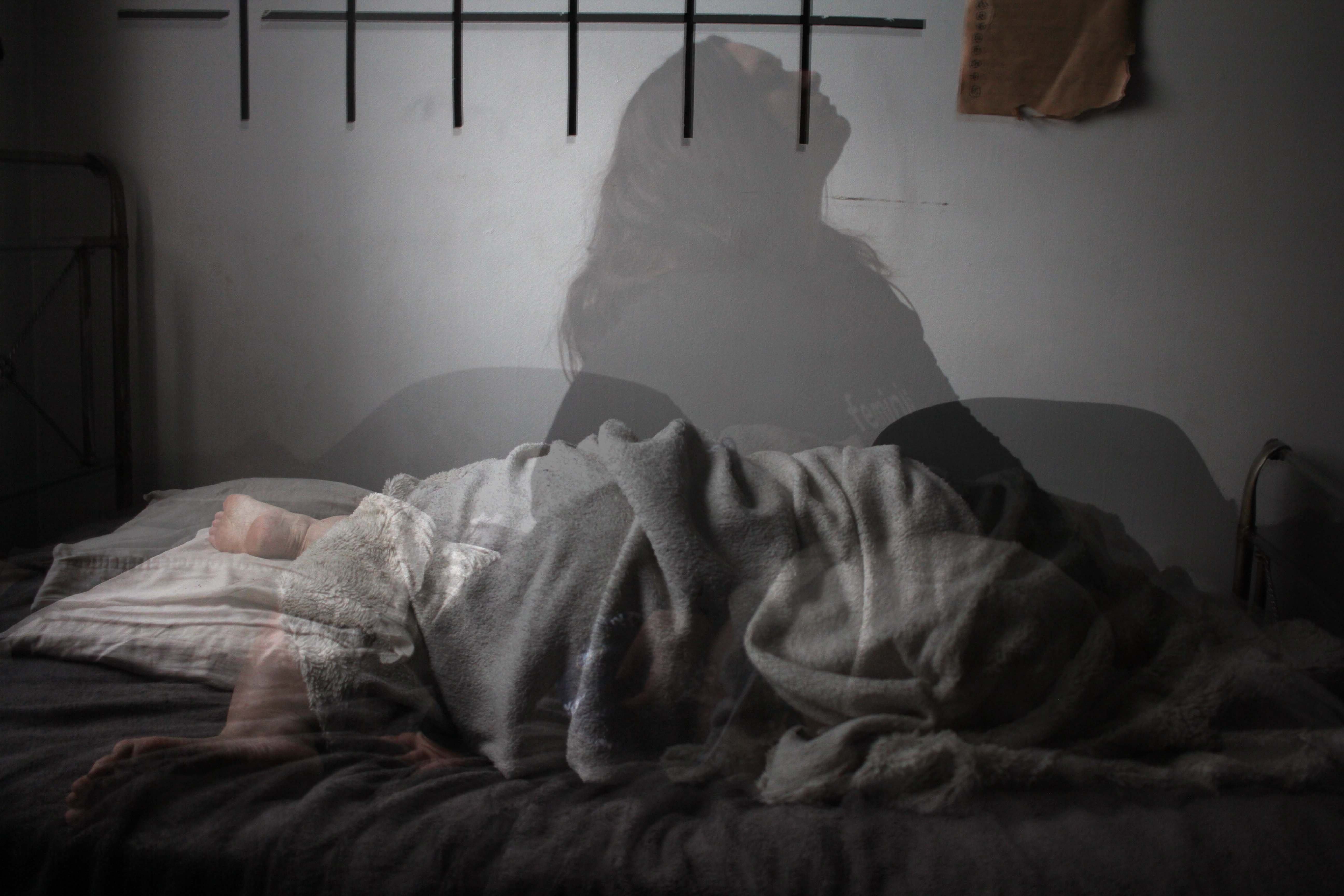 Douleurs et insomnies se combinent dans les cas chroniques