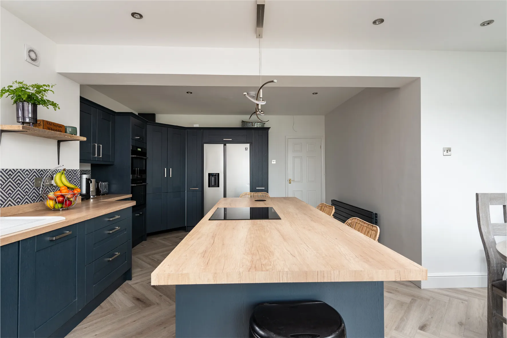 black kitchen 