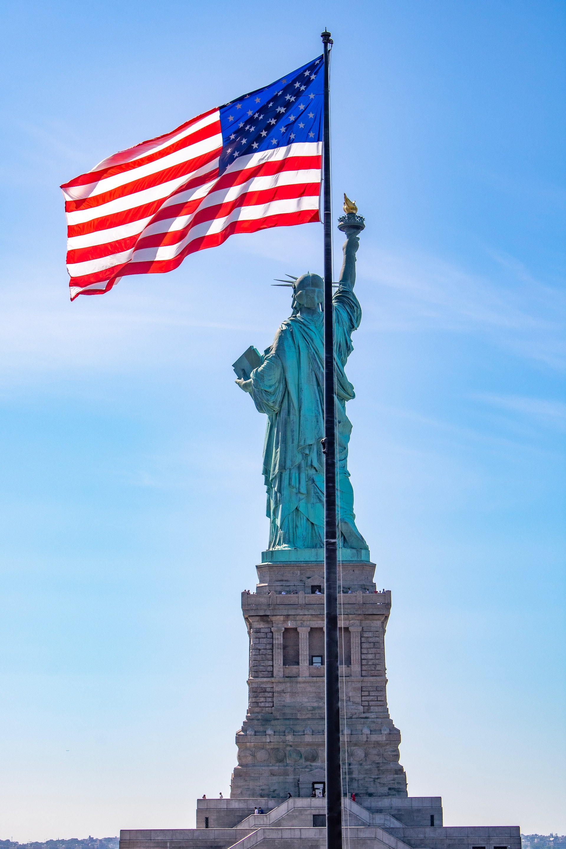 Picture of US Flag infront of Statue of Liberty