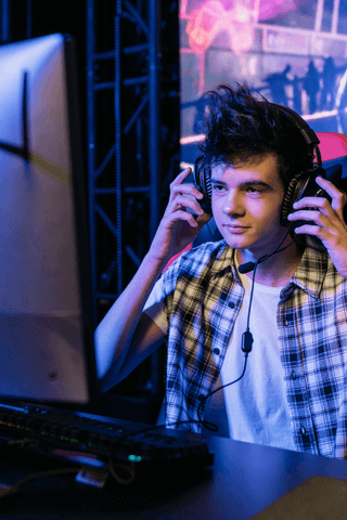 Esports teams member playing games on desk wearing headphones