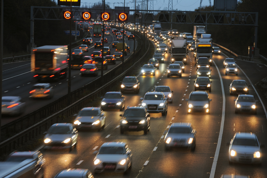 ما هو نوع الهندسة الاجتماعية التي تستهدف كبار المسؤولين؟