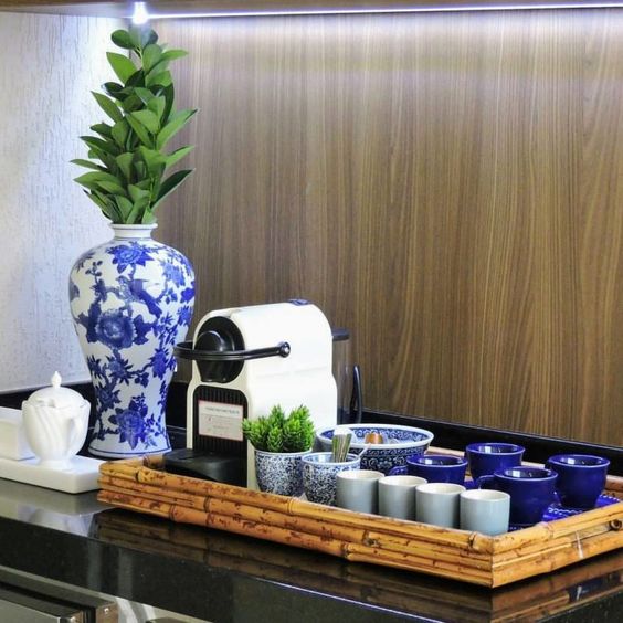 Cantinho do café com bandeja